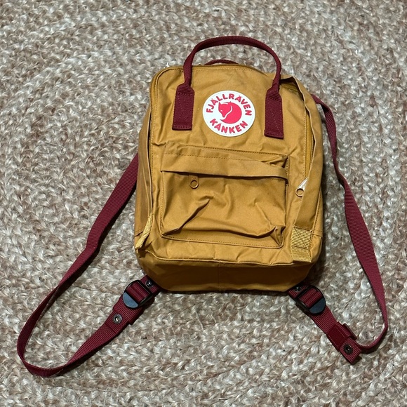 Fjall Raven Kanken - Picture 1 of 2